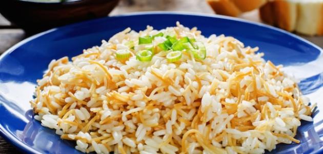 كيفية طبخ الأرز المفلفل بالشعيرية