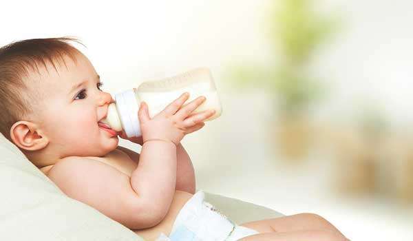 الرضاعة في مراحل نمو الطفل في الشهر الثالث