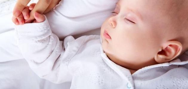 النوم خلال مراحل نمو الطفل في الشهر الثالث