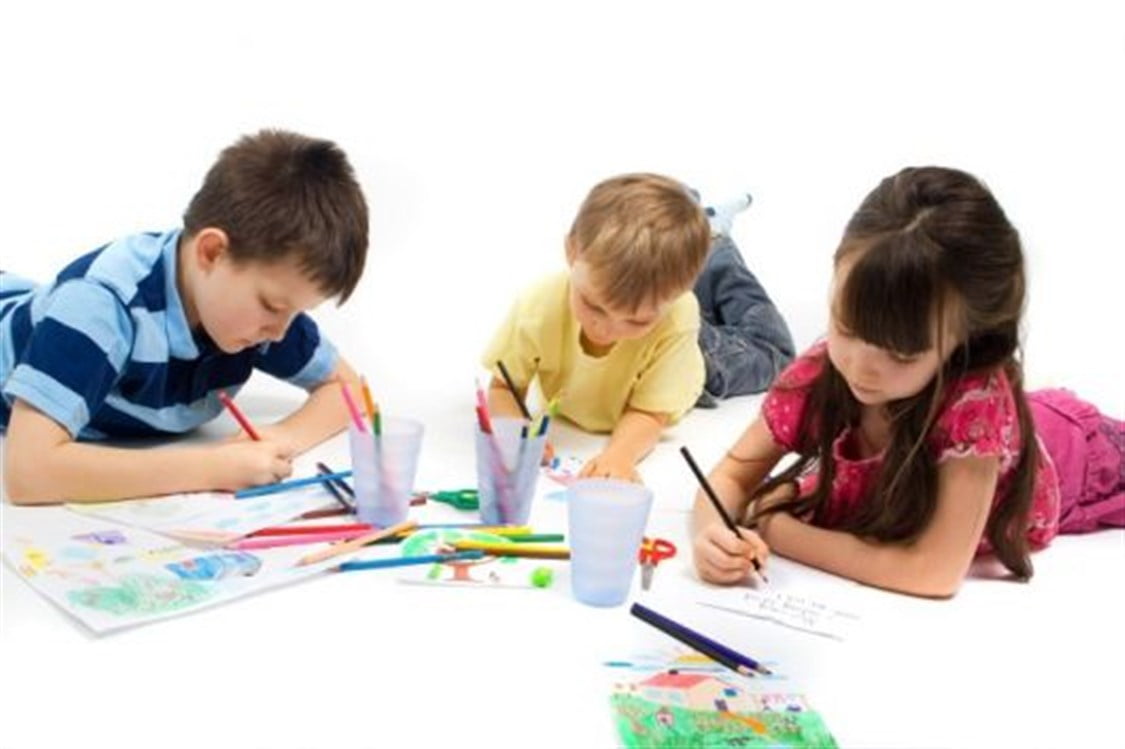 نصائح هامة عند تعليم طفلك الرسم