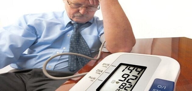 العوامل المؤثرة في معدل ضغط الدم الطبيعي