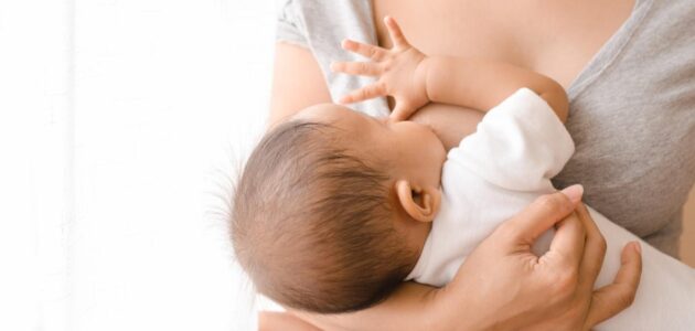 أسباب وعلاج تشققات الحلمة أثناء الرضاعة